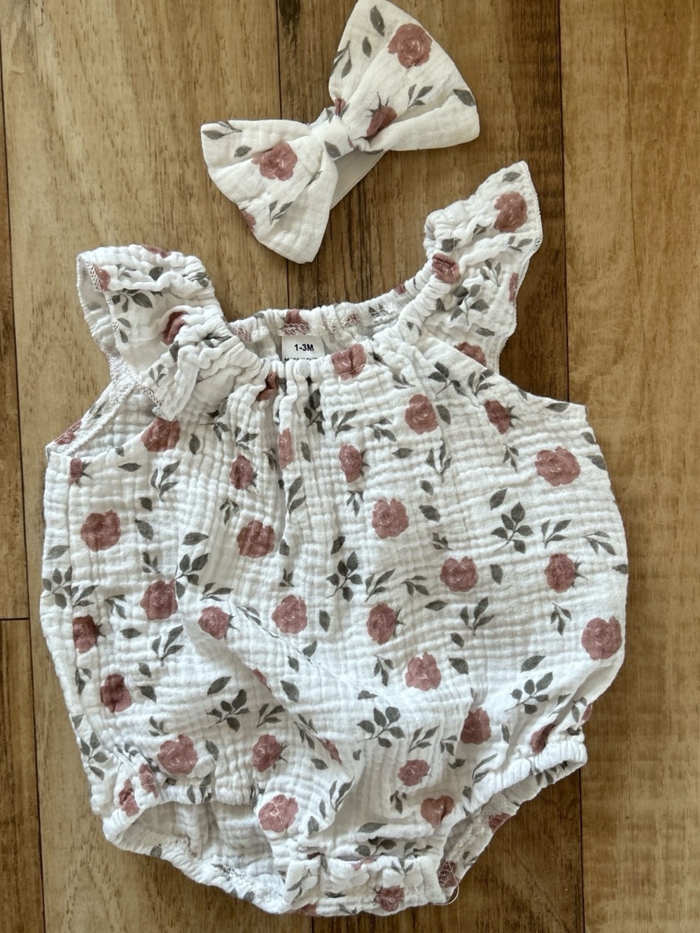 SHEIN White Baby Muslin Romper with Dusty Rose Floral Print size 1-3 months